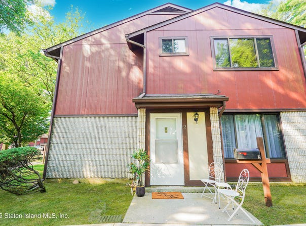 2 Belmar Drive E, Staten Island, NY 10314