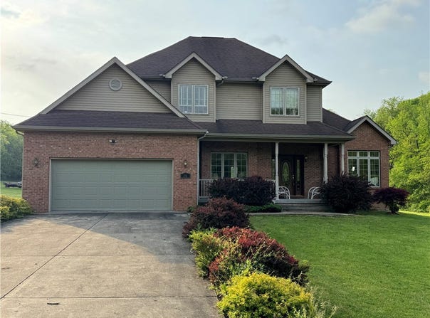16 Finnin Rd, Allegheny Twp, PA 15068