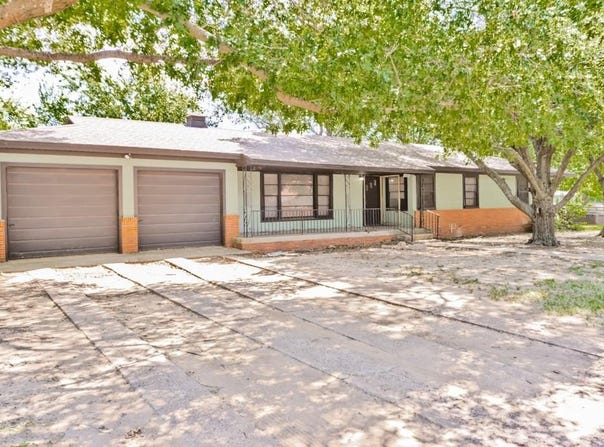 307 W Nelson Street, Bowie, TX 76230