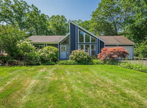 2 Guardian Court, Mount Sinai, NY 11766