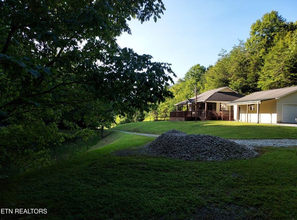 332 Sleepy Hollow Rd, Sneedville, TN 37869