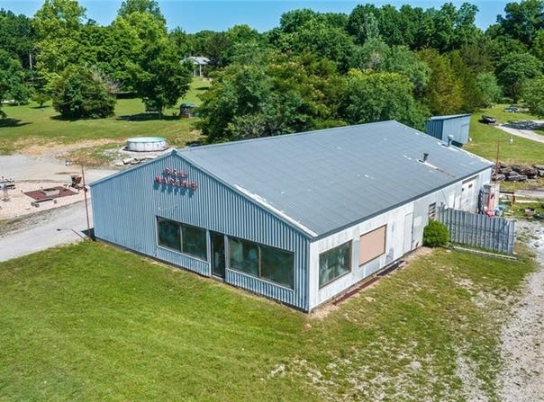1576 Highway 62, Green Forest, AR 72638