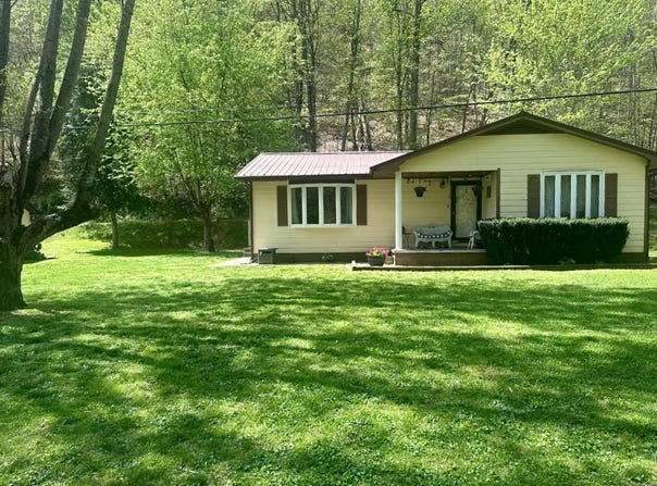 161 Burnt Cabin, Stambaugh, KY 41257