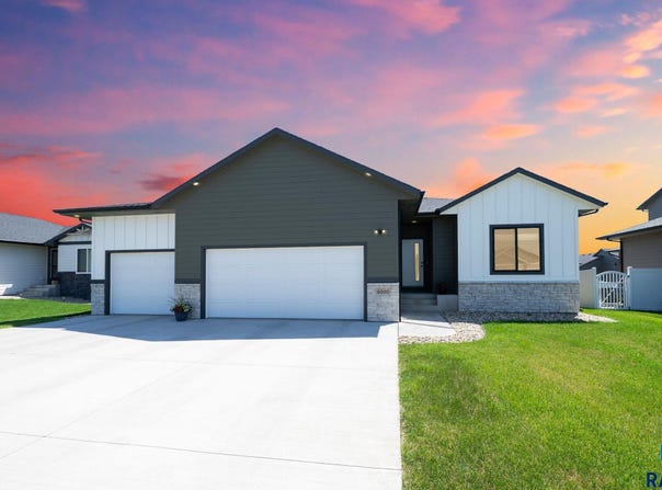 4000 S Catcher Ct, Sioux Falls, SD 57110