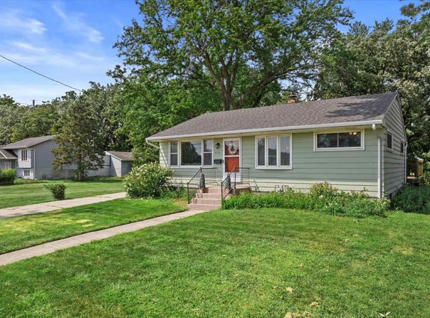 456 W Delavan Drive, Janesville, WI 53546