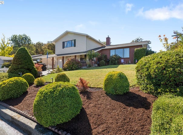 2196 NW ANDREA St, Roseburg, OR 97471