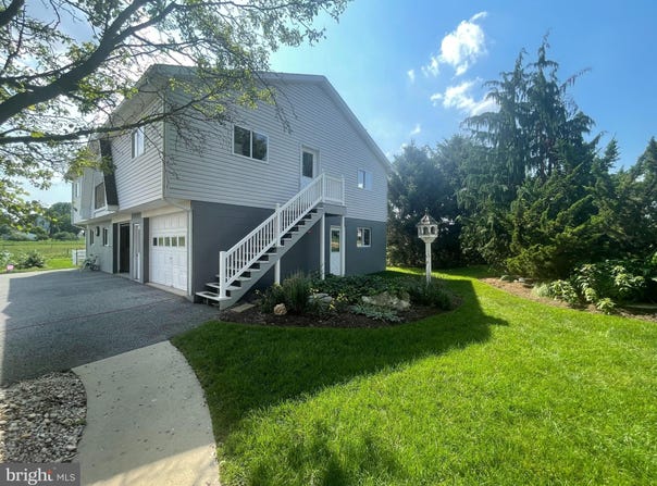 2601 STUMPTOWN ROAD, BIRD IN HAND, PA 17505
