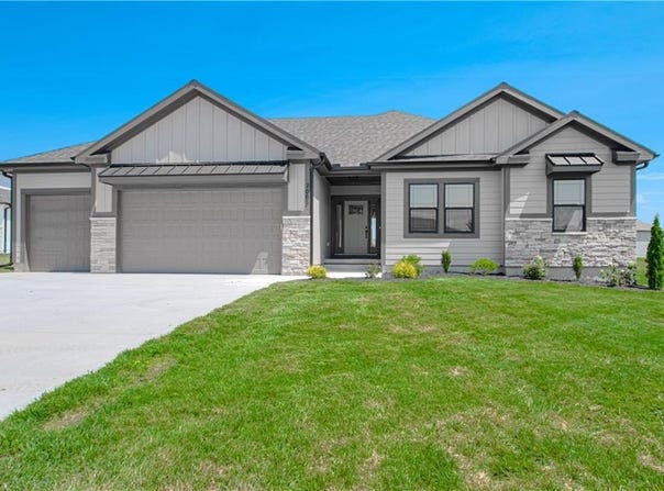 2005 Foxtail Point, Kearney, MO 64060