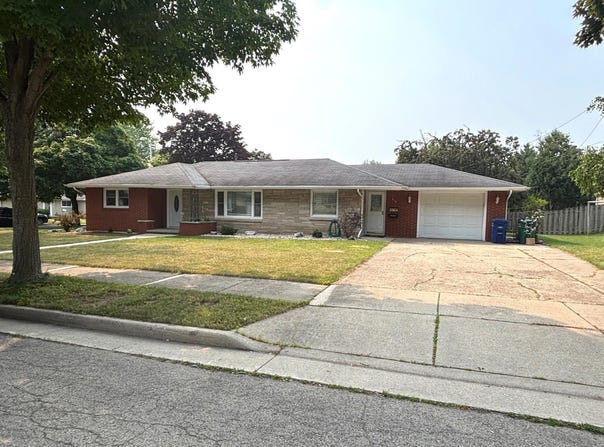 213 LOX Court, COMBINED LOCKS, WI 54113-1039