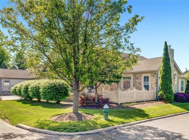 190 Sandover Drive, Aurora, OH 44202