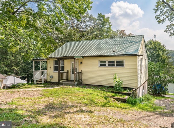 110 W PENNINGTON STREET, OAKLAND, MD 21550