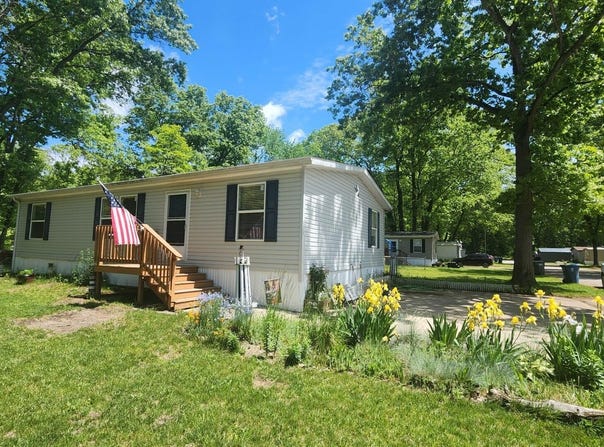 2371 Maple Lane, Dorr, MI 49323