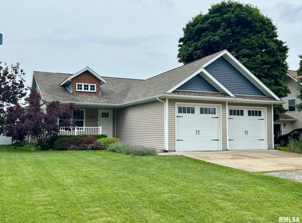 409 W MAIN Street, Williamsville, IL 62693