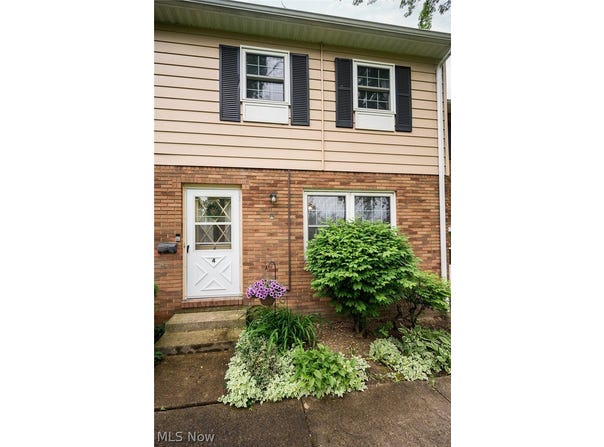 8276 Deepwood Boulevard, Mentor, OH 44060