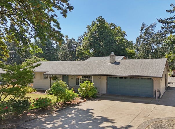 240 BARKER AVE, Oregon City, OR 97045