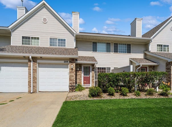 150 S Prairie View Drive unit: 209, West Des Moines, IA 50266