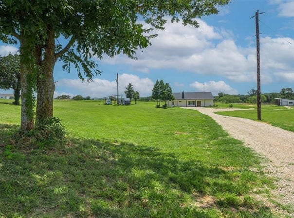 800 Fox Road, Millsap, TX 76066