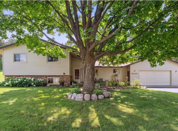 4431 Independence Avenue N, New Hope, MN 55428