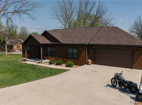 26708 Sweetberry Drive, Warsaw, MO 65355