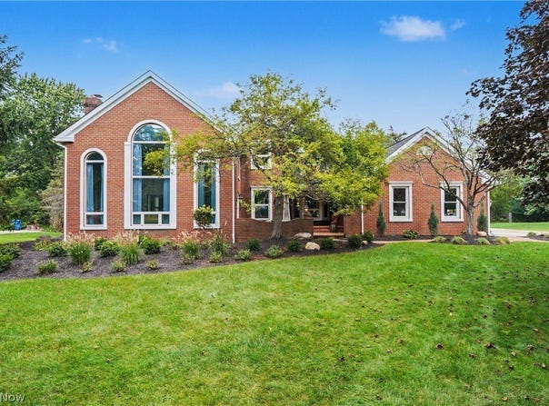 207 N Hayden Parkway, Hudson, OH 44236