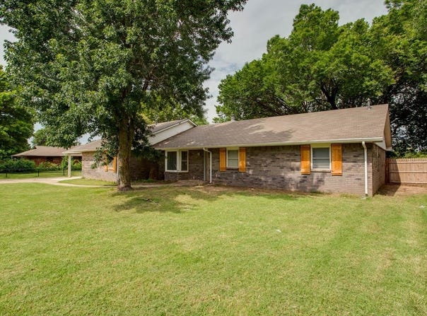 4212 Unruh Dr, Enid, OK 73703