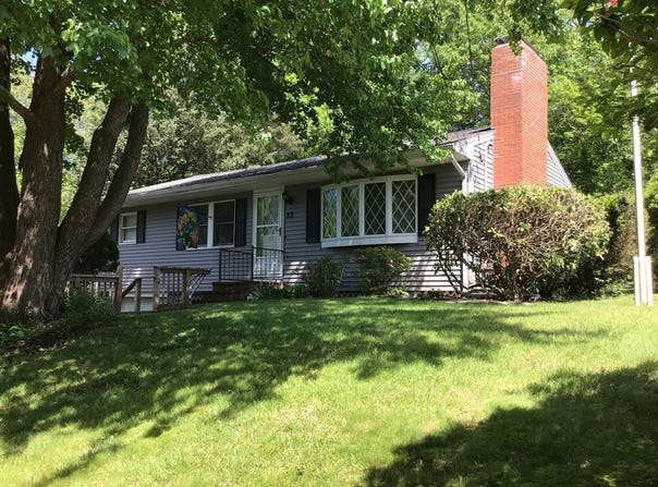 23 White Horse Rd, Plymouth, MA 02360