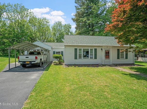 6 Tremont Drive, Nassau, NY 12123