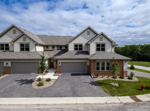 165 Aerie Cir, Brookfield, WI 53045