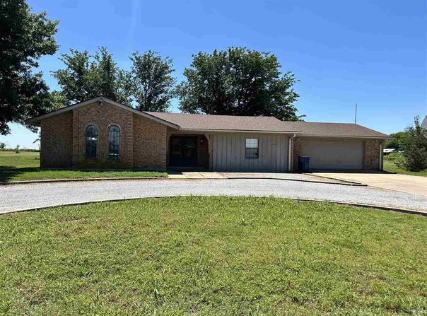 110 Wonder Dr, Walters, OK 73572