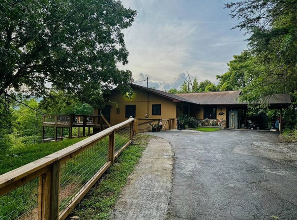 3825 Dollys Drive, Sevierville, TN 37876
