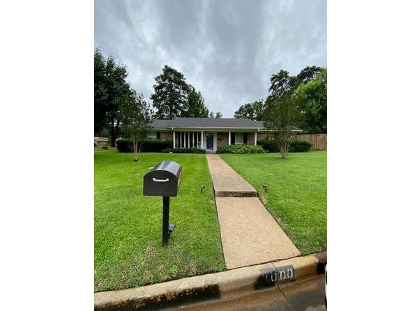 1000 Oakwood Drive, Longview, TX 75604