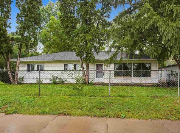 1400 Deforest Ave, IowaCity, IA 52240