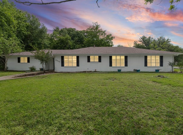 2906 Tanglewood Drive, Commerce, TX 75428