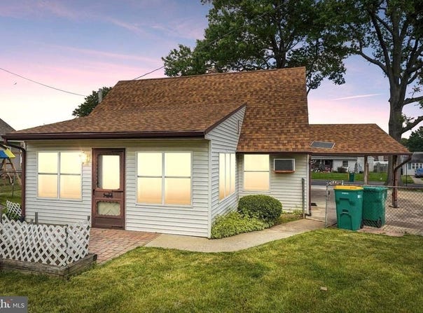 9 RUSTLEAF LANE, LEVITTOWN, PA 19055