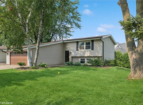 2952 Center Road SW, Prior Lake, MN 55372
