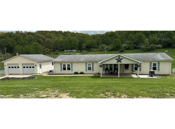 1367 Arner Road, Chester, WV 26034
