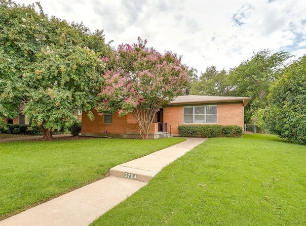 3704 Jeanette Drive, Fort Worth, TX 76109
