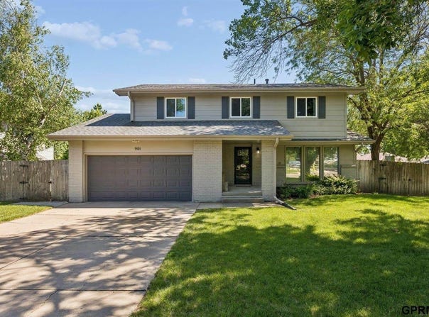 901 Sally Street, Papillion, NE 68046