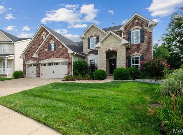 38 Heritage Pointe Circle, Fenton, MO 63026