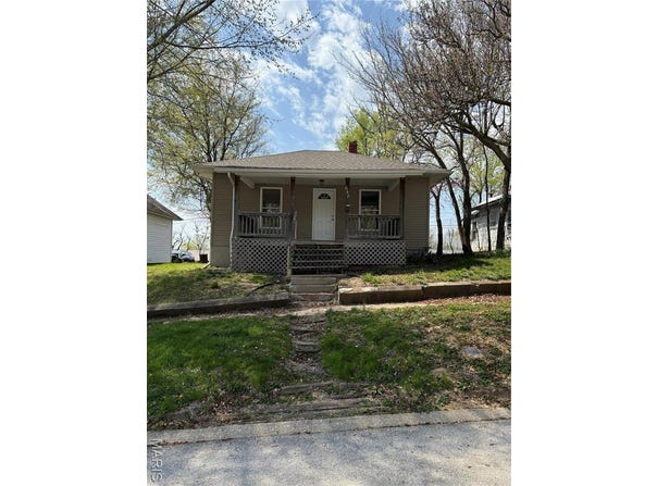 657 N Hawkins Avenue, Hannibal, MO 63401