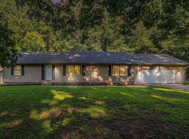 72 Royal Road, Springfield, MI 49037
