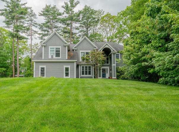 24 Surrey Lane, Falmouth, ME 04105