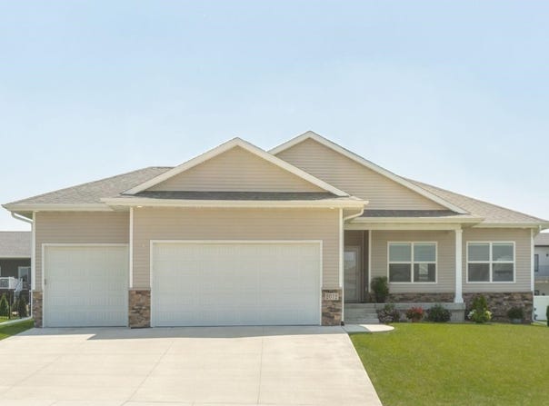 2012 Reese Road, Cedar Falls, IA 50613