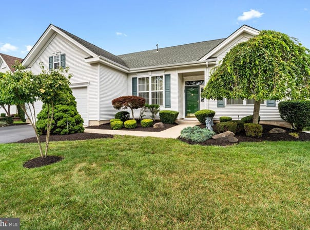 33 SILVER LAKE DRIVE, BARNEGAT, NJ 08005