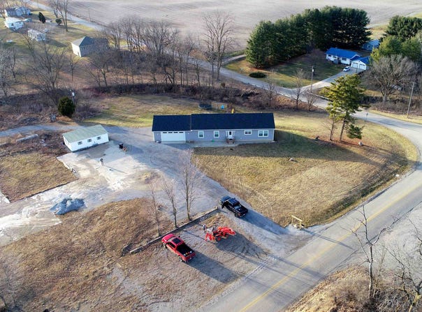 5053 S 800 W, Pleasant Lake, IN 46779