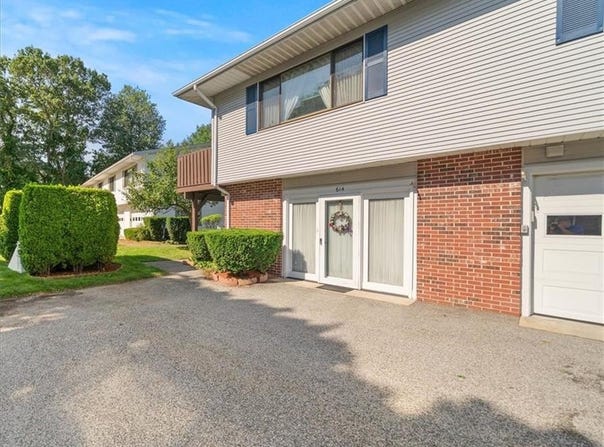 614 Pocasset Court, Warwick, RI 02886