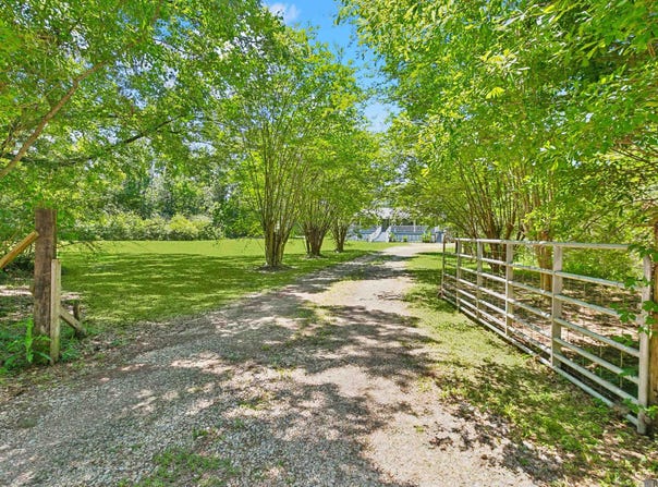 35035 River Lane, Holden, LA 70744