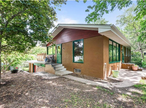 1665 Sandhurst Avenue E, Maplewood, MN 55109