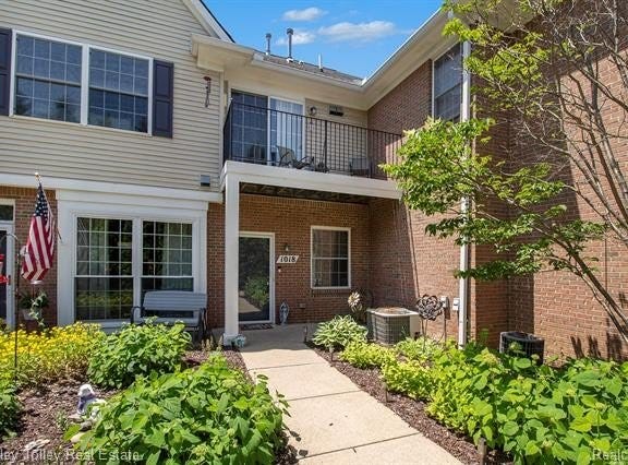1018 Shiawassee Circle, Howell, MI 48843