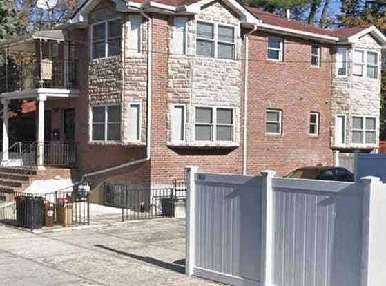 38-33 215th St, Bayside, NY 11361